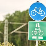 Straßenschild Fahrradweg und Radschnellweg