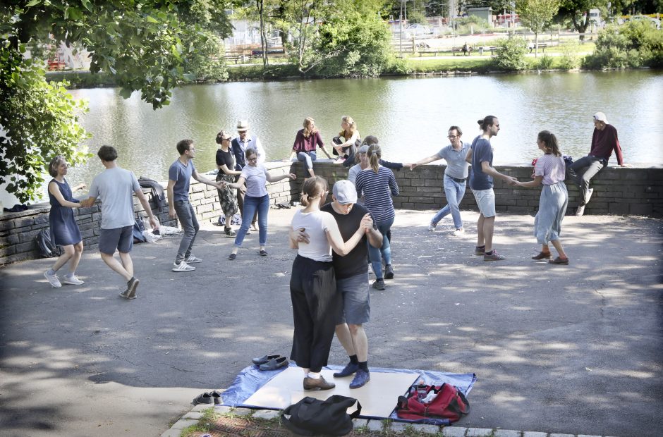 Menschen tanzen Swing