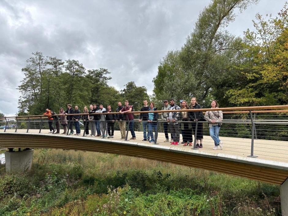 Personen auf der Ederbrücke