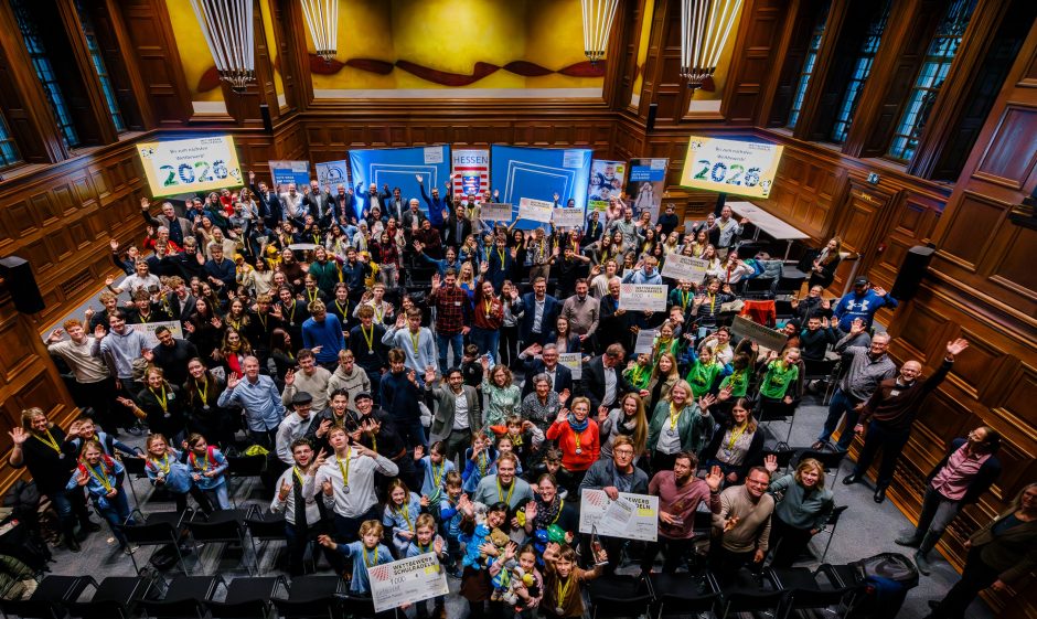 Gruppenbild Gewinnerinnen und Gewinner des Wettbewerbs Schulradeln 2025