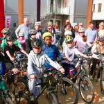 Gruppe von Kindern auf Fahrrädern der Bürgermeister-Klingler-Schule