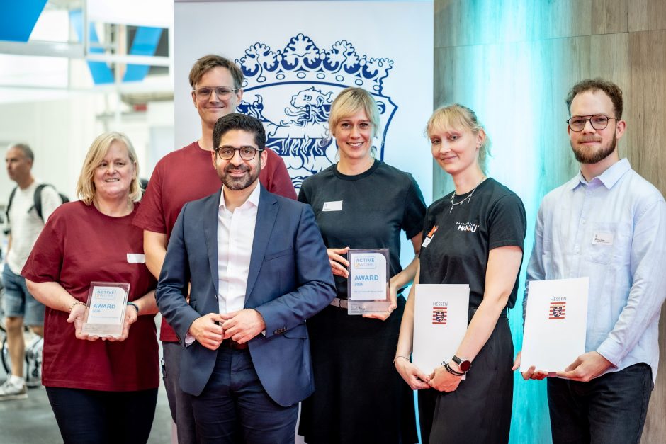 Minister Mansoori mit den ausgezeichneten Unternehmen